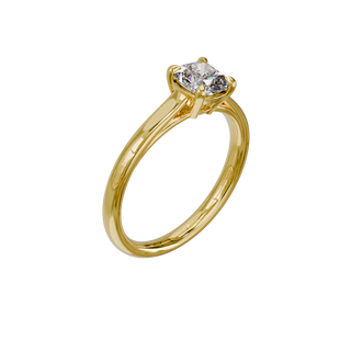 Bague Classique coussin, diamant de synthèse de 1 carat, or jaune 18 carats recyclé, vue de trois quarts en plongée