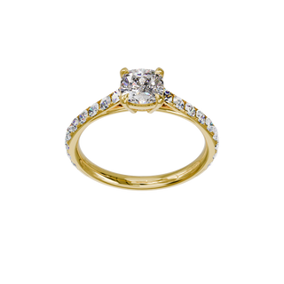 Bague Classique sertie coussin, diamant de synthèse de 1 carat, or jaune 18 carats recyclé, vue de face en plongée
