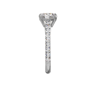 Bague Classique sertie coussin, diamant de synthèse de 2 carats, or blanc 18 carats recyclé, vue de profil