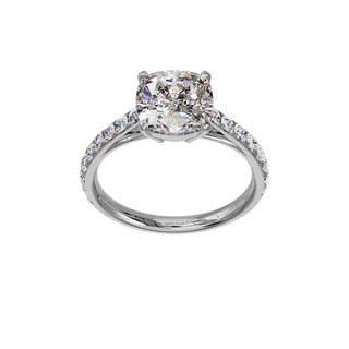 Bague Classique sertie coussin, diamant de synthèse de 3 carats, or blanc 18 carats recyclé, vue de face en plongée