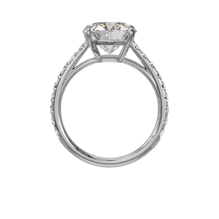 Bague Classique sertie coussin, diamant de synthèse de 4 carats, or blanc 18 carats recyclé, vue de face