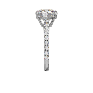 Bague Classique sertie coussin, diamant de synthèse de 4 carats, or blanc 18 carats recyclé, vue de profil
