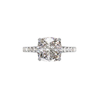 Bague Classique sertie coussin, diamant de synthèse de 4 carats, or blanc 18 carats recyclé, vue de dessus
