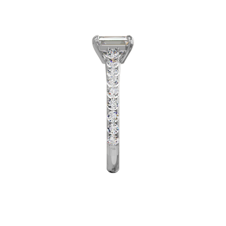 Bague Classique sertie émeraude, diamant de synthèse de 1 carat, or blanc 18 carats recyclé, vue de profil