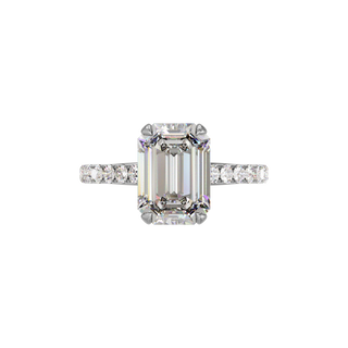 Bague Classique sertie émeraude, diamant de synthèse de 4 carats, or blanc 18 carats recyclé, vue de dessus