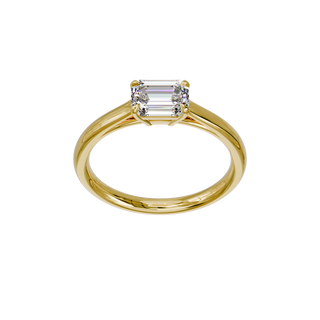 Bague Classique émeraude est-ouest, diamant de synthèse de 1 carat, or jaune 18 carats recyclé, vue de face en plongée