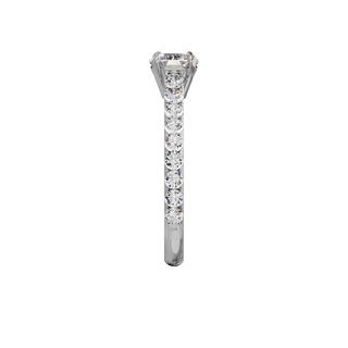 Bague Classique sertie émeraude est-ouest, diamant de synthèse de 1 carat, or blanc 18 carats recyclé, vue de profil