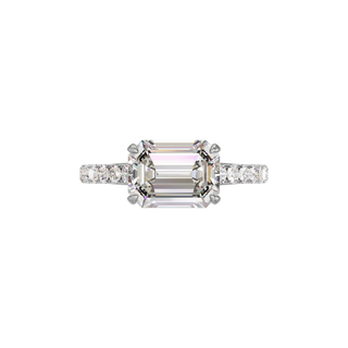 Bague Classique sertie émeraude est-ouest, diamant de synthèse de 3 carats, or blanc 18 carats recyclé, vue de dessus