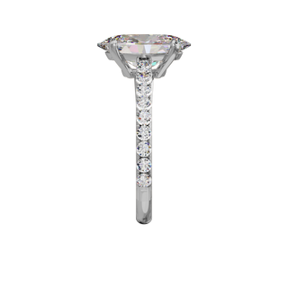 Bague Classique sertie ovale, diamant de synthèse de 3 carats, or blanc 18 carats recyclé, vue de profil