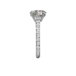 Bague Classique sertie ronde, diamant de synthèse de 2 carats, or blanc 18 carats recyclé, vue de profil