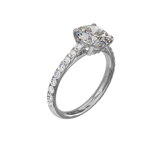 Bague Classique sertie ronde, diamant de synthèse de 2 carats, or blanc 18 carats recyclé, vue de trois quarts en plongée