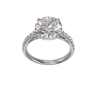 Bague Classique sertie ronde, diamant de synthèse de 4 carats, or blanc 18 carats recyclé, vue de face en plongée