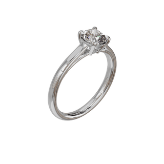 Bague Classique coussin, diamant de synthèse de 1 carat, or blanc 18 carats recyclé, vue de trois quarts en plongée
