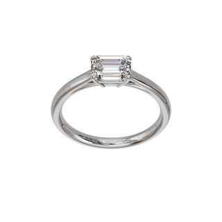Bague Classique émeraude est-ouest, diamant de synthèse de 1 carat, or blanc 18 carats recyclé, vue de face en plongée