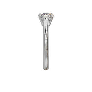 Bague Classique émeraude est-ouest, diamant de synthèse de 2 carats, or blanc 18 carats recyclé, vue de profil