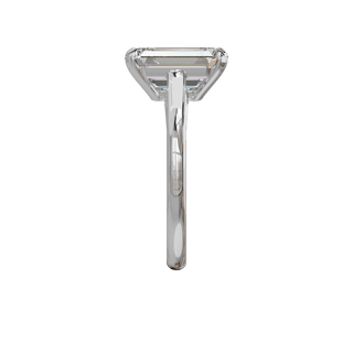 Bague Classique émeraude, diamant de synthèse de 4 carats, or blanc 18 carats recyclé, vue de profil