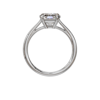 Bague Classique émeraude, diamant de synthèse de 4 carats, or blanc 18 carats recyclé, vue de face