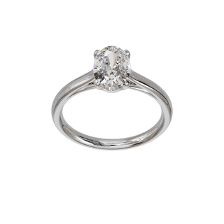 Bague Classique ovale, diamant de synthèse de 1,5 carat, or blanc 18 carats recyclé, vue de face en plongée
