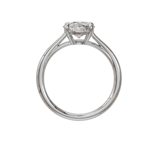 Bague Classique ovale, diamant de synthèse de 2 carats, or blanc 18 carats recyclé, vue de face