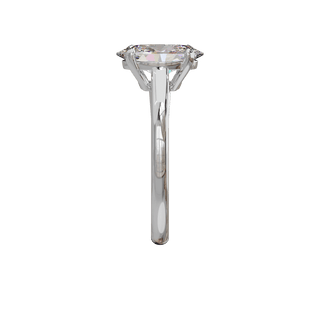 Bague Classique ovale, diamant de synthèse de 2 carats, or blanc 18 carats recyclé, vue de profil
