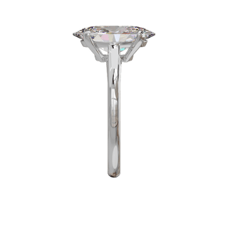 Bague Classique ovale, diamant de synthèse de 4 carats, or blanc 18 carats recyclé, vue de profil