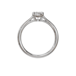 Bague Classique ovale, diamant de synthèse de 1 carat, or blanc 18 carats recyclé, vue de face