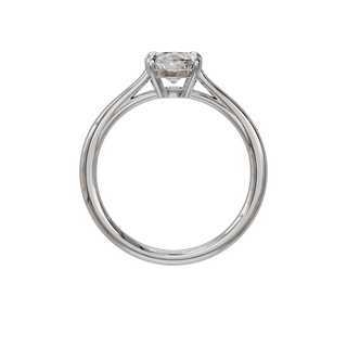 Bague Classique ovale, diamant de synthèse de 1,5 carat, or blanc 18 carats recyclé, vue de face
