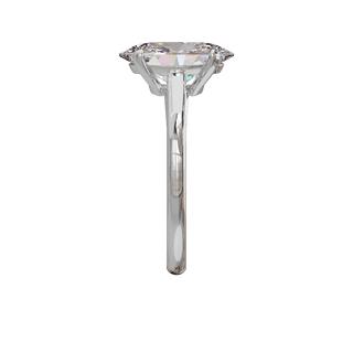 Bague Classique ovale, diamant de synthèse de 3 carats, or blanc 18 carats recyclé, vue de profil