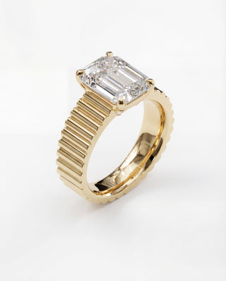 Bague sur mesure Reflets de Rayures, jeu de lignes en or