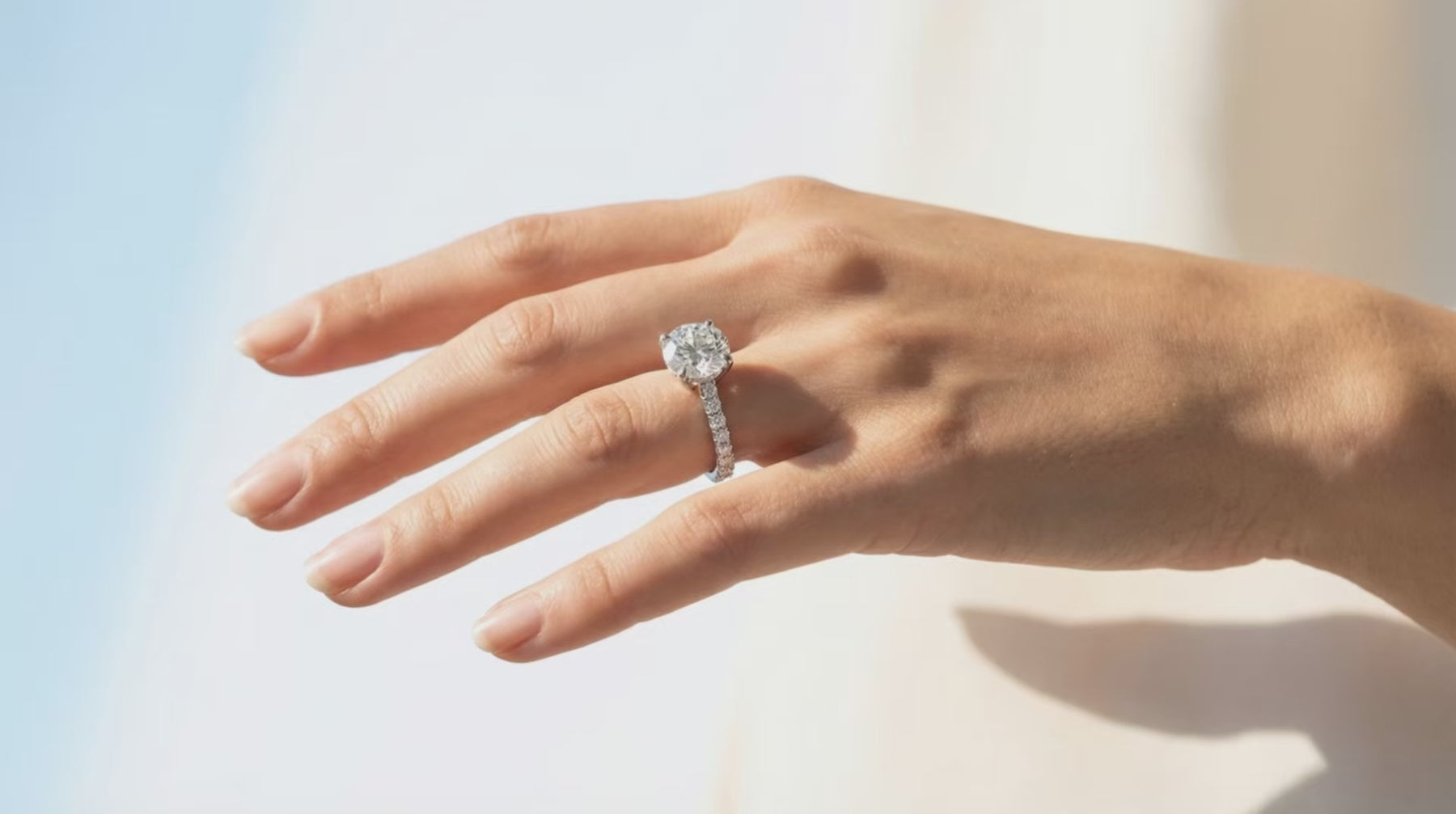 Vidéo bague et alliance Classiques sertie de diamants de laboratoire